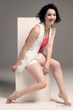 小陶虹曝居家寫真 赤腳露玉腿調(diào)皮演繹休閑時(shí)光