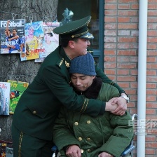 第二個也是銅像