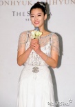 韓星全智賢做新嫁娘甜美嬌笑 蕾絲透視婚紗驚艷
