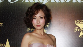 劉心悠著及地長裙秀香肩美胸 否認(rèn)與鄭嘉穎戀情