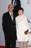 凭“窃听2”入围最佳男配角 曾江携妻恩爱亮相