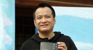寧浩變“哪吒”強(qiáng)顏歡笑 現(xiàn)場(chǎng)搞怪回憶繪畫情結(jié)