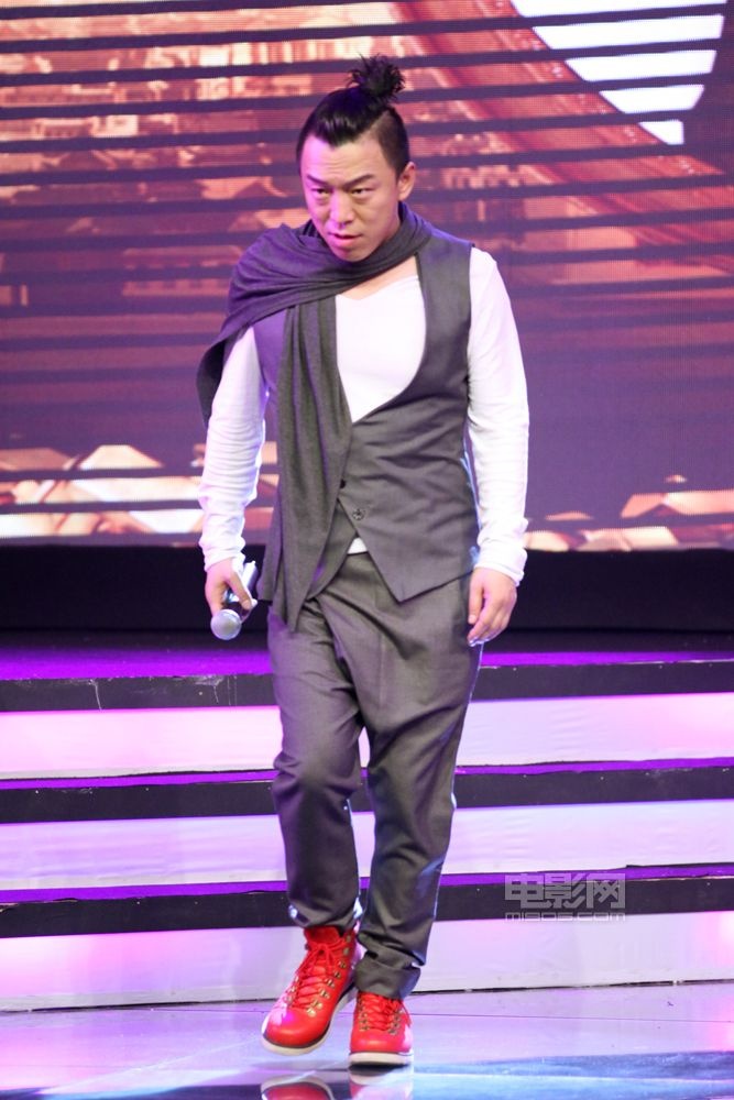 他与"黄金"中的主演—郭涛,黄渤"道哥"刘桦演技,三位不仅创意无限