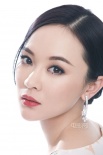 霍思燕拍杂志大片 明眸皓齿长发飘逸显优雅空灵