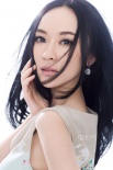 霍思燕拍杂志大片 明眸皓齿长发飘逸显优雅空灵