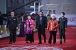 田华红色中式服装现身 白发苍苍笑容慈祥显亲和