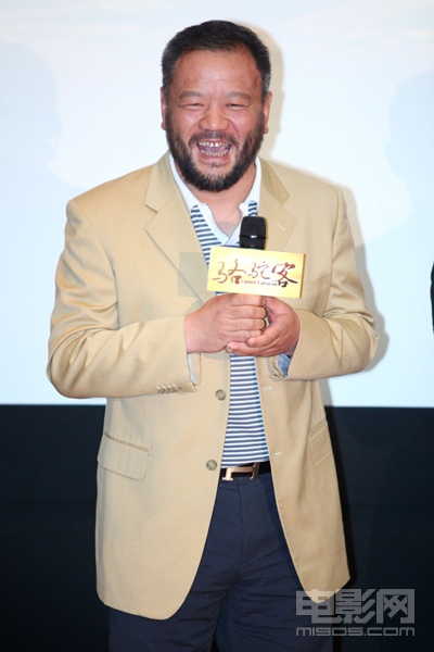 《骆驼客》西北情怀获赞 刘小宁纯爷们现场拉弓