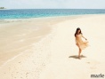 金泰熙女神气质海滩写真 香肩美腿魅惑完美身材