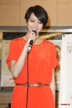 梁詠琪橘紅色裙裝甜美亮相 專心演唱會無暇造人
