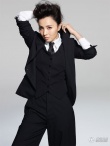 小陶虹穿男式西装拍写真 中性风御姐范韵味十足