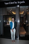 关悦为戛纳选珠宝尽显高贵气质 将与佟大为小聚