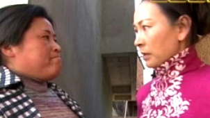 强片见面会《辣嫂》 好事村妇自抽嘴巴解家庭难题