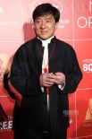 成龙、周迅助阵“中国之夜” 杨幂低胸长裙亮相