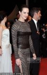 電影“吸血鬼”首映 女主演穿蛇皮紋裙狂野亮相