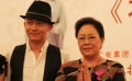 斯琴高娃拄拐亮相力推新片 聶遠(yuǎn)與“老媽”套近乎
