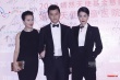 王菲、李亞鵬情侶西裝上陣 竇靖童身穿抹胸短裙