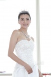 蒙嘉慧穿白色婚紗似公主 稱2012年結(jié)婚機(jī)會(huì)不大