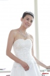 蒙嘉慧穿白色婚紗似公主 稱2012年結(jié)婚機(jī)會(huì)不大