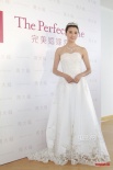 蒙嘉慧穿白色婚紗似公主 稱2012年結(jié)婚機(jī)會(huì)不大