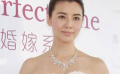 蒙嘉慧穿婚纱秀事业线 自曝与郑伊健暂无结婚打算