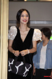baby小礼服大红唇惊艳 对阵“女神”陈妍希红裙