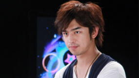 陈柏霖传递“爱心包裹” 圆山区儿童音美课程梦