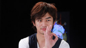 陈柏霖化身阳光星主播 深入分析解读青春爱情