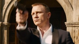 “007”中文服装特辑 抗造牌西服打斗耍帅两不误