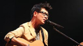 品冠自曝唱情歌追女生 “冠式”經(jīng)典情歌感動(dòng)人心