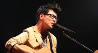 品冠自曝唱情歌追女生 “冠式”經(jīng)典情歌感動人心