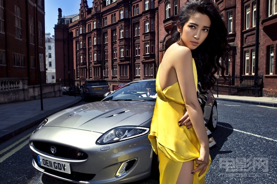 李冰冰最新写真伦敦街头秀香肩 变身跑车女郎