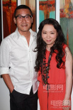 梁家輝白衫黑褲儒雅亮相 態(tài)度親民不時(shí)嘟嘴賣萌