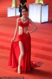 肉蒲團女星藍燕布條裝性感亮相 衣不蔽體露春光