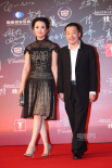 贾樟柯、赵涛夫妇牵手走红毯 男才女貌亲密无间