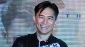 梁朝偉新片“封眼”魅力依舊 失明特工不忘談戀愛