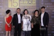《暴走妈妈》剧组现身 方青卓水墨画上衣大气