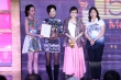 吕星辰为最佳新人男演员颁奖 丹尼尔视频发感言