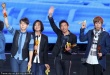 SHE合体复出献唱金曲奖 五月天领奖台上吃香蕉