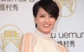梁咏琪无袖镂空白裙大秀美背 曼妙身材气场强大