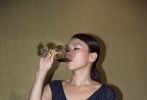 蔡健雅獲最佳女歌手獎后臺猛灌香檳