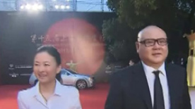 美女导演李玉携蔡尚君踏上红毯 上演导演双人秀