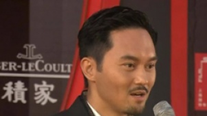“大叔”剧组踏上红毯 张智霖人到中年爱90后美眉