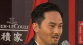 “大叔”剧组踏上红毯 张智霖人到中年爱90后美眉