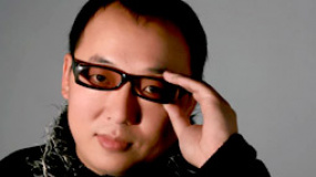 《宝马狂想曲》征战暑期档 彭波带伤现身车祸睡着