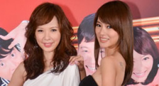 天心金曲收性感未玩脫衣游戲 女星爆乳露背拼版面
