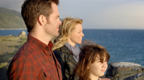 《我们这样的人》主演忙宣传 告别紧身衣心情好