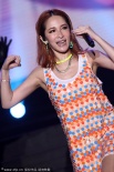 周杰伦穿红衣热情开唱 萧亚轩、林俊杰实力超群