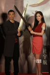 杨幂撑“大武当”发布会扮萌 与赵文卓比试功夫