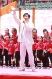 容祖兒穿粉嫩長裙嬌嫩無比 撇緋聞包袱投入工作