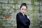 ????首次嘗試打戲，楊冪并未讓大家失望，一招一式學(xué)得還是有模有樣，雖然剛毅不足但勝在靈動。除了打戲，一向擅長賣萌的楊冪，在片中也不忘“萌”上一把，身著清秀道姑裝邊走邊自言自語的情節(jié)完全是本色演出。